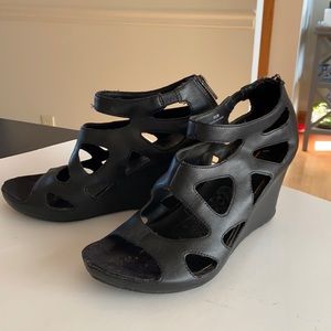 Unlisted Wedge Strappy Sandal Metallic 